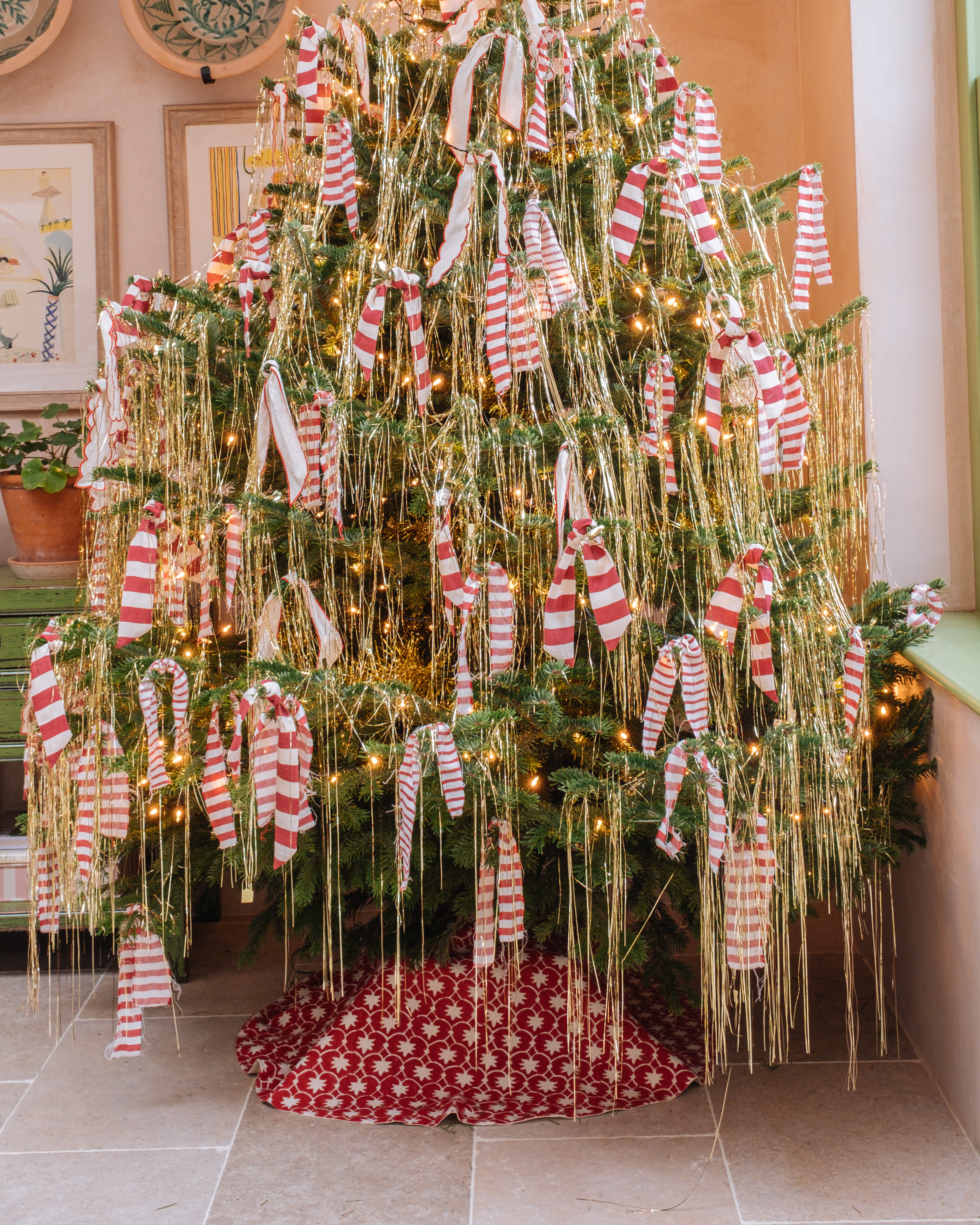 Red Palm Grove Inverse Linen Christmas Tree Skirt